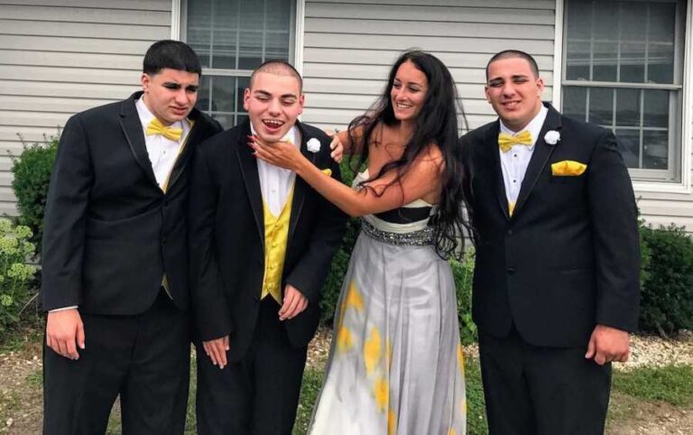 Woman Explains How Her 3 Autistic Brothers Helped Her To Have An “Advantage” in Life