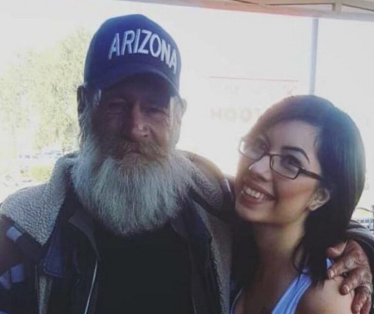 Hooters Girl Takes Photo With Homeless Man, He Reaches In His Pocket