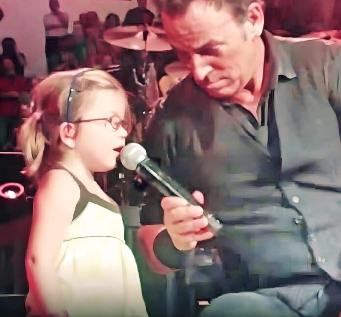 when-bruce-springsteen-invited-a-4-year-old-girl-to-sing-infront-of-thousands-of-people
