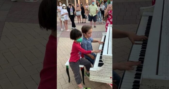 at-the-public-piano,-two-6-year-olds-steal-the-spotlight-with-their-amazing-skills
